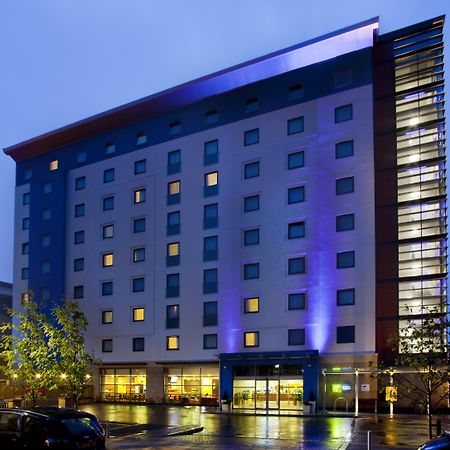 Holiday Inn Express Slough Bagian luar foto