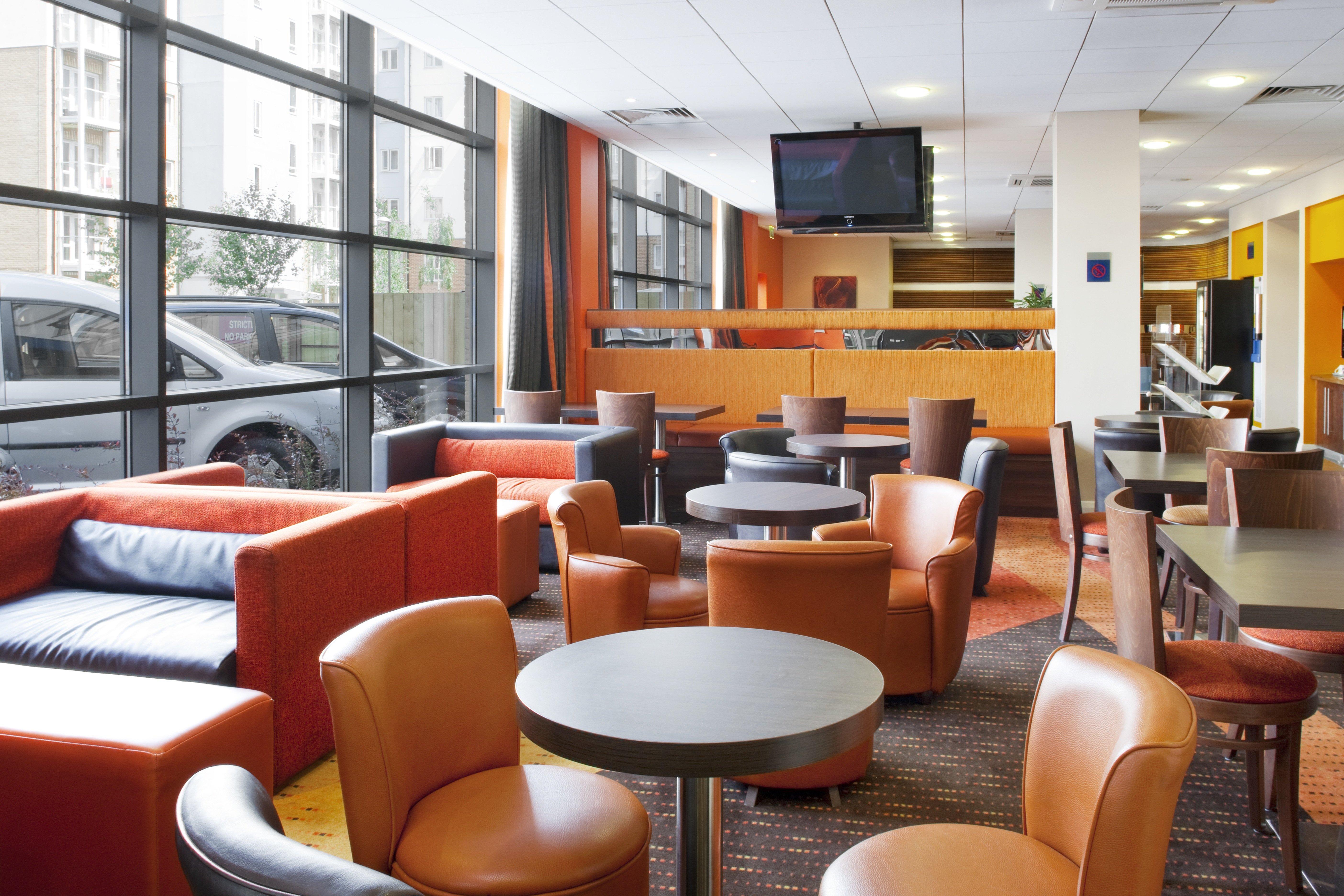 Holiday Inn Express Slough Restoran foto